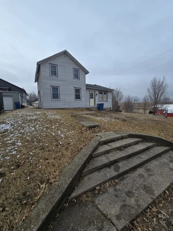 200 Muscatine ST, Dixon, IA 52745