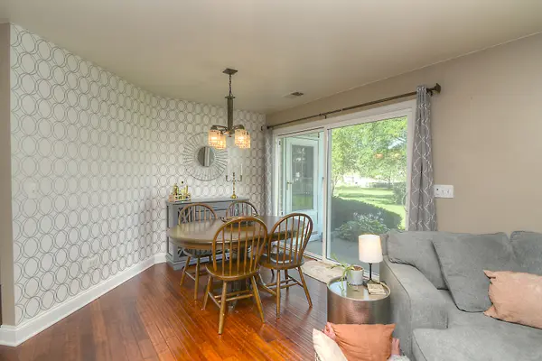 208 Winnsboro CT #A, Schaumburg, IL 60193