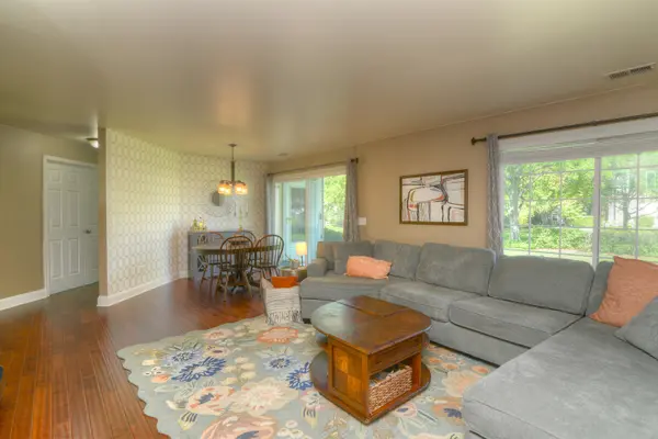208 Winnsboro CT #A, Schaumburg, IL 60193