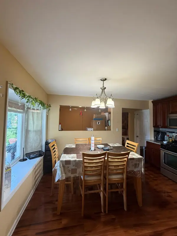 8079 Catawba LN, Hanover Park, IL 60133