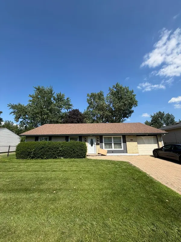 8079 Catawba LN, Hanover Park, IL 60133