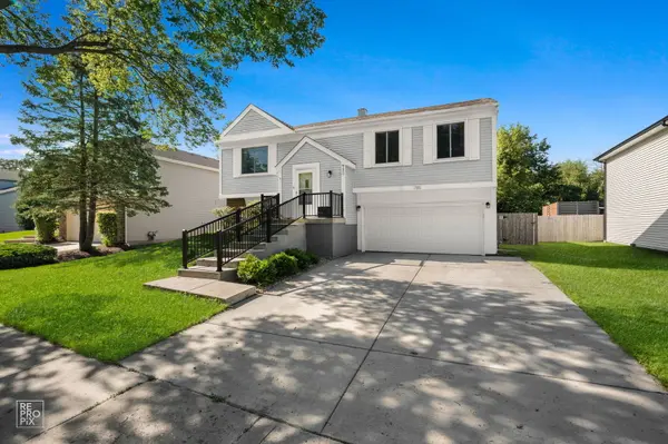 785 W Appletree LN, Bartlett, IL 60103