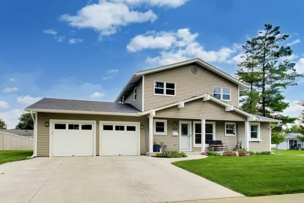 1067 Carpenter CT, Elk Grove Village, IL 60007