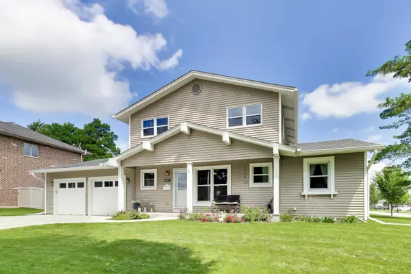 1067 Carpenter CT, Elk Grove Village, IL 60007