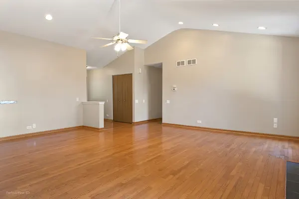 174 Suffolk LN, Grayslake, IL 60030