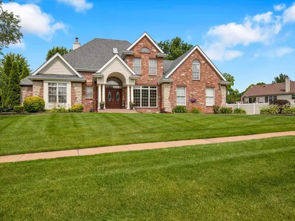 8532 Suffolk DR, Rockford, IL 61108