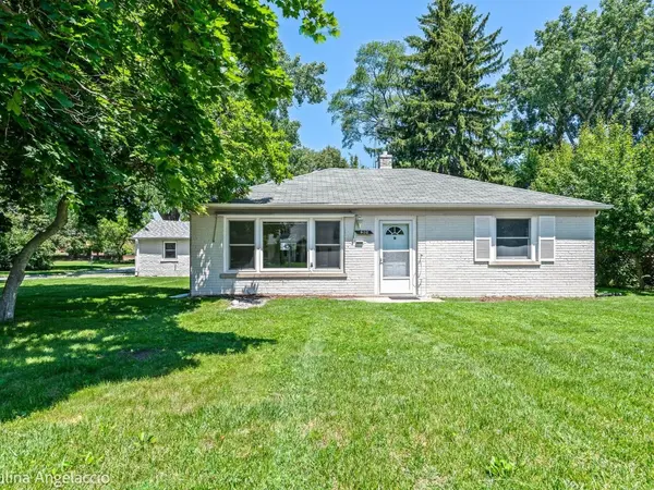 902 E Rockland RD, Libertyville, IL 60048