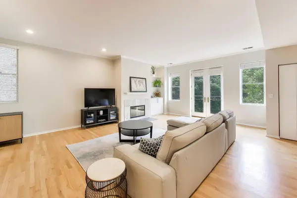 844 W Diversey Pkwy #3E, Chicago, IL 60614