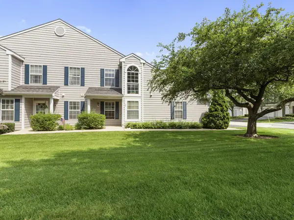 4 Truman CT #B, Streamwood, IL 60107