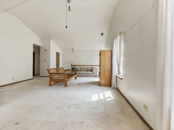 4 Truman CT #B, Streamwood, IL 60107