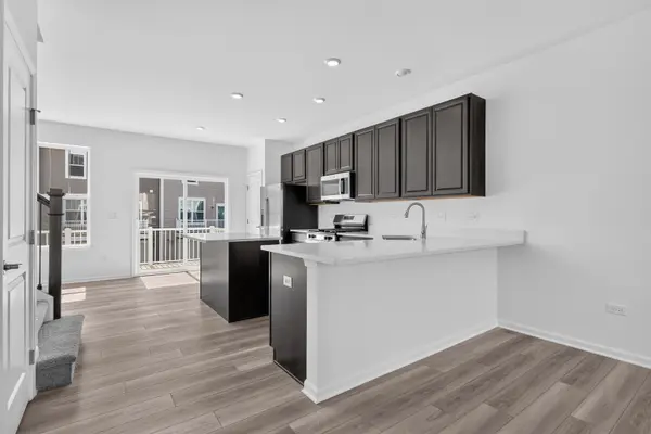 434 Red Oak CIR, Volo, IL 60020