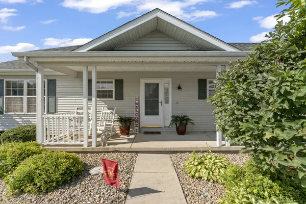 2001 Juniper DR, Mahomet, IL 61853