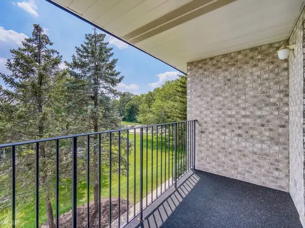 7823 W 157th PL #2W, Orland Park, IL 60462