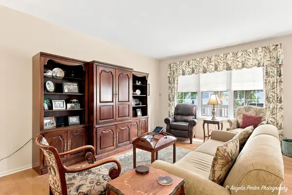 275 Firenze DR #275, Cary, IL 60013