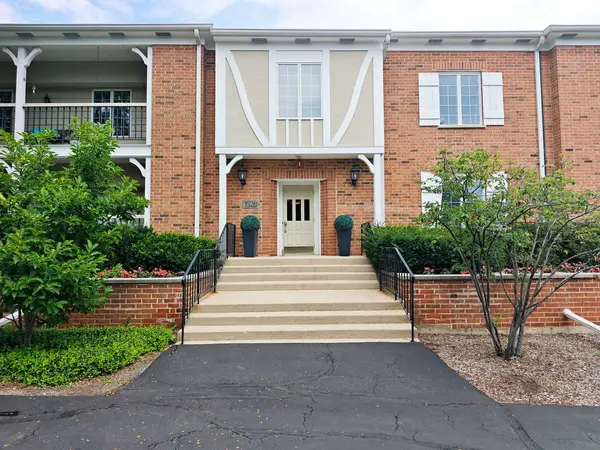 1528 Shire CIR #1A,  Inverness,  IL 60067