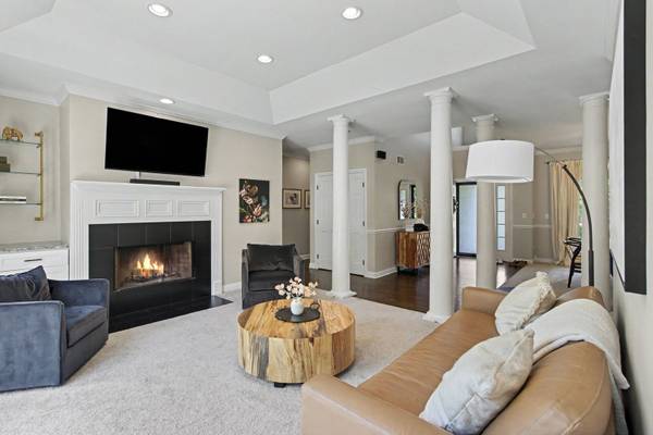 1204 N Oakridge CT, Palatine, IL 60067