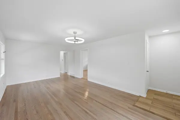 5107 Fairview LN, Skokie, IL 60077