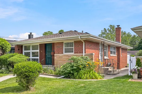 5107 Fairview LN, Skokie, IL 60077