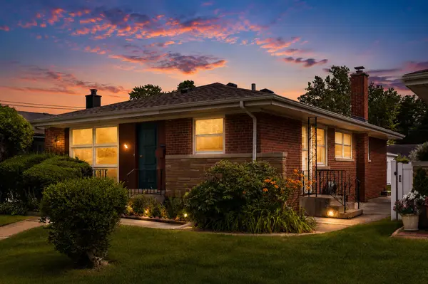 5107 Fairview LN, Skokie, IL 60077