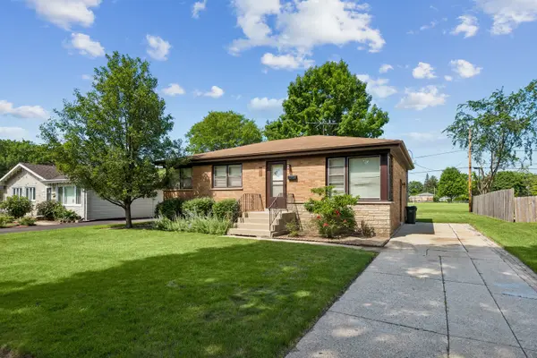 242 N Greenview AVE, Mundelein, IL 60060