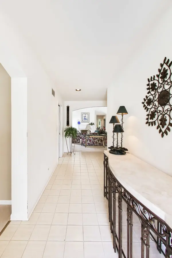 1819 N Normandy CT, Arlington Heights, IL 60004