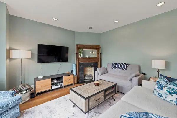 510 W GRANT PL #301, Chicago, IL 60614