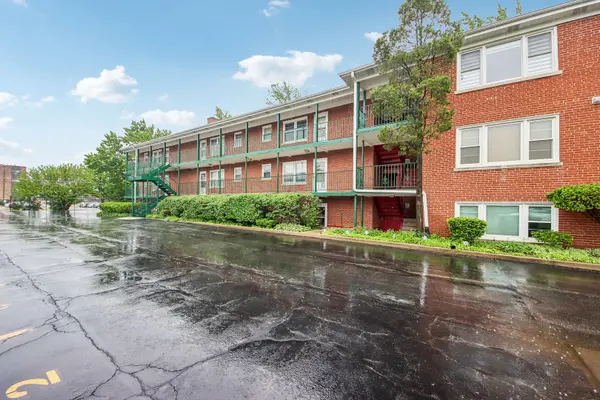 1855 Parkside DR #8, Park Ridge, IL 60068