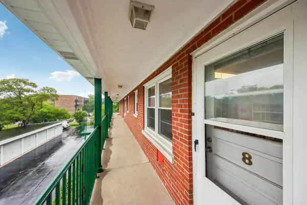 1855 Parkside DR #8, Park Ridge, IL 60068