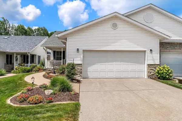 702 Wells Fargo TRL, Leclaire, IA 52753