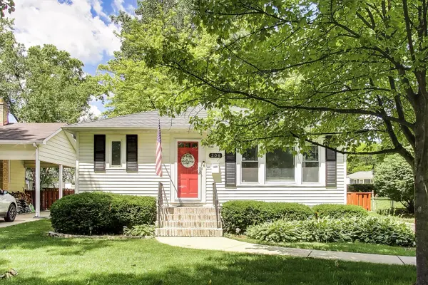 206 S Owen ST, Mount Prospect, IL 60056