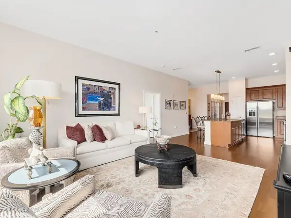 1000 Village Center DR #305, Burr Ridge, IL 60527