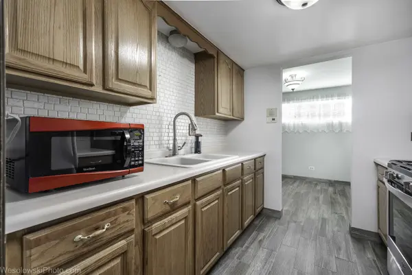 915 Graceland AVE #1C, Des Plaines, IL 60016