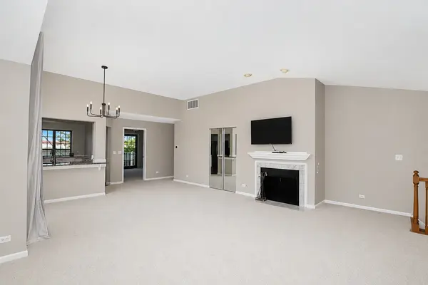 622 Grosse Pointe CIR, Vernon Hills, IL 60061