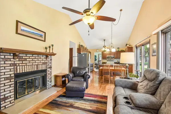 79 Castle Rock LN, Bloomingdale, IL 60108