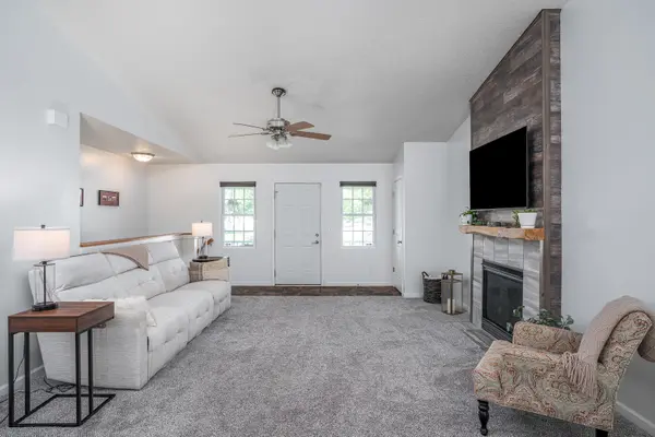 16 W Village CIR, Davenport, IA 52806