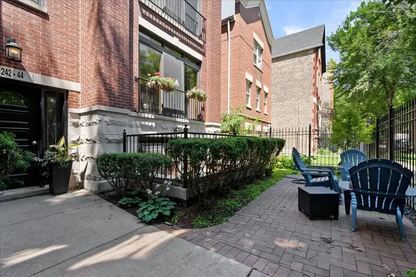1242 N Maplewood AVE #2S, Chicago, IL 60622