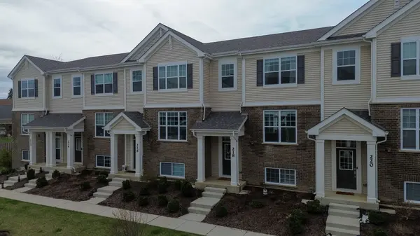 218 Timberleaf CIR, Roselle, IL 60172