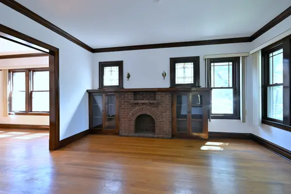 2630 W Carmen AVE, Chicago, IL 60625