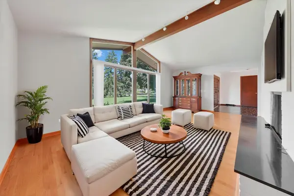 22W333 Glen Park RD, Glen Ellyn, IL 60137