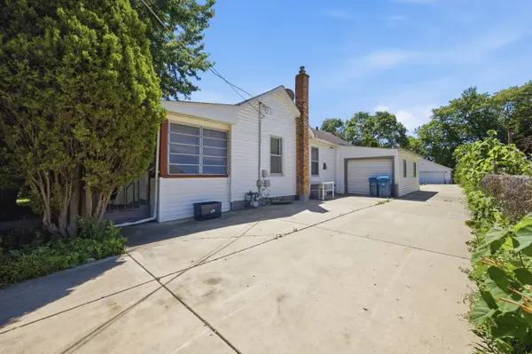 182 N Smith ST, Aurora, IL 60505