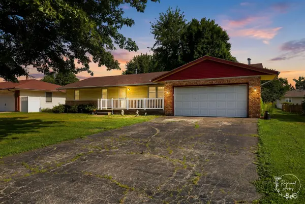 705 E Rosewood ST, Watseka, IL 60970