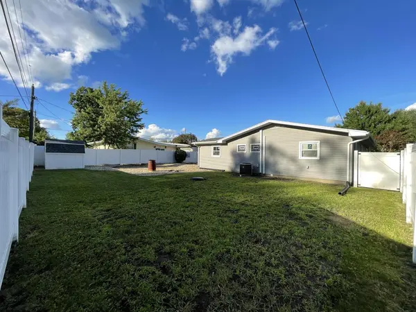 9 Hilltop DR, Streator, IL 61364