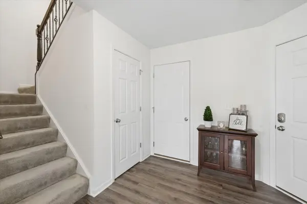 246 Wildmeadow LN, Woodstock, IL 60098