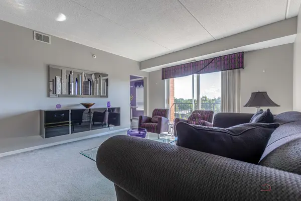 100 N Milwaukee AVE #503, Wheeling, IL 60090
