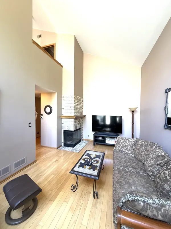 222 Thomas DR, Wood Dale, IL 60191