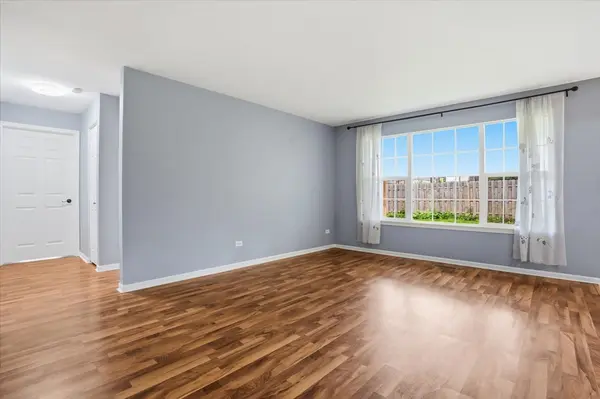 1291 N Red Oak CIR #1, Round Lake Beach, IL 60073