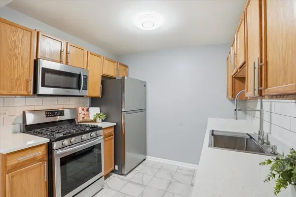 1291 N Red Oak CIR #1, Round Lake Beach, IL 60073