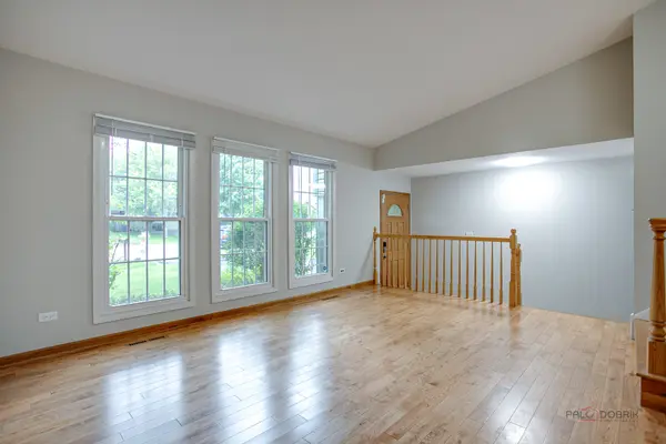 715 N Juneway AVE, Deerfield, IL 60015