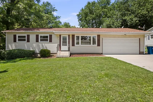 1406 15th ST, Silvis, IL 61282