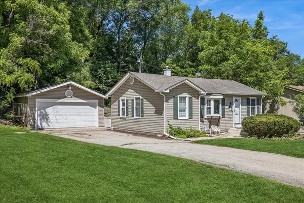 116 Valley DR, Oakwood Hills, IL 60013